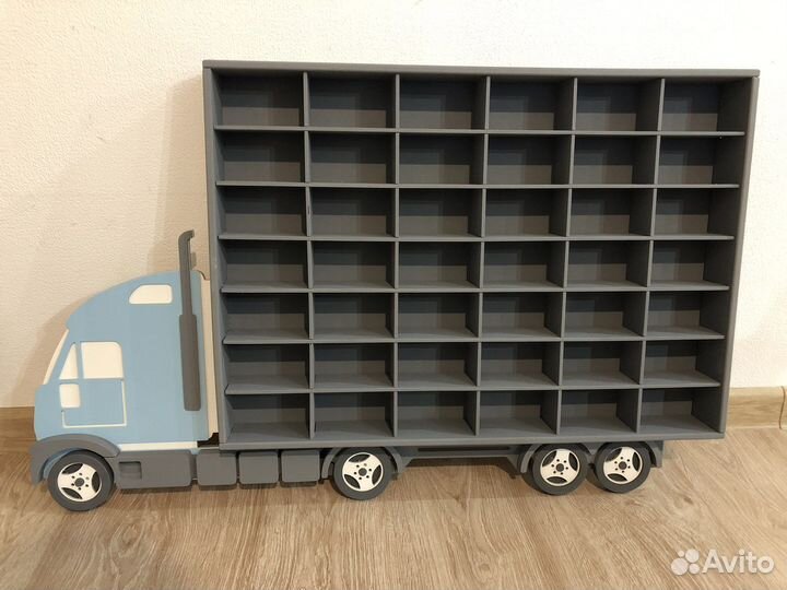 Парковка для машинок. Полка для машинок