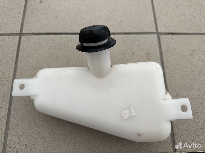 Бачок омывателя заднего стеклоочистителя Нива