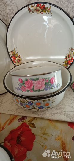 Блюдо,салатик.кастрюля,поднос