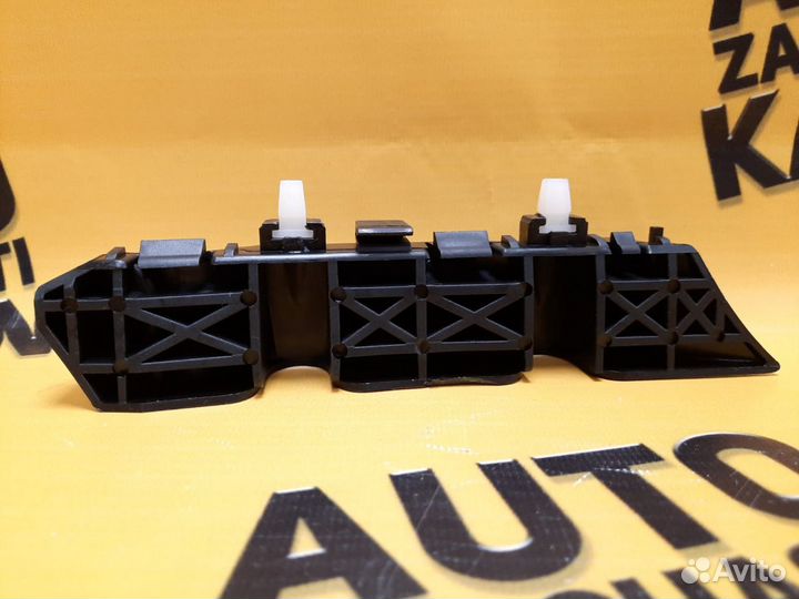 Кронштейн пер.бампера правый Rio 3 2011-2017