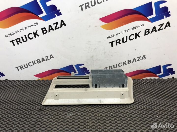 504169397 Накладка торпедо Iveco Stralis