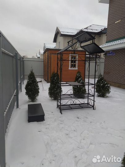 Мангал кованый с крышей
