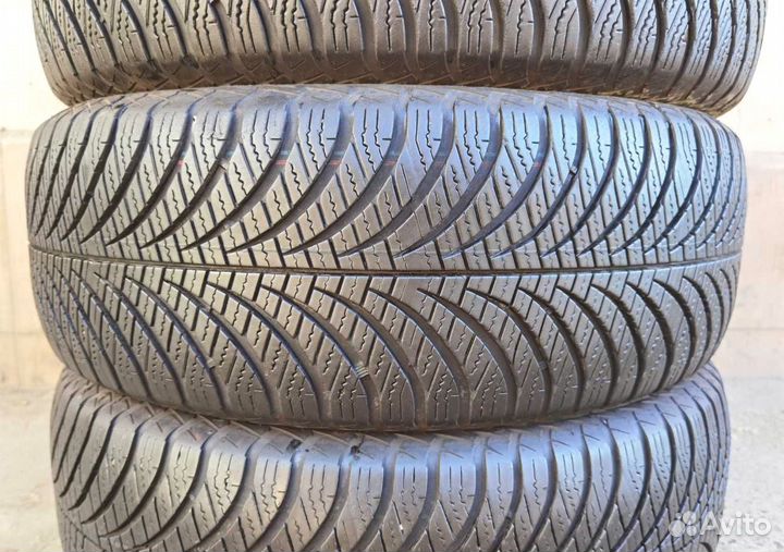 Goodyear Vector 4Seasons Gen-2 215/60 R17 96H