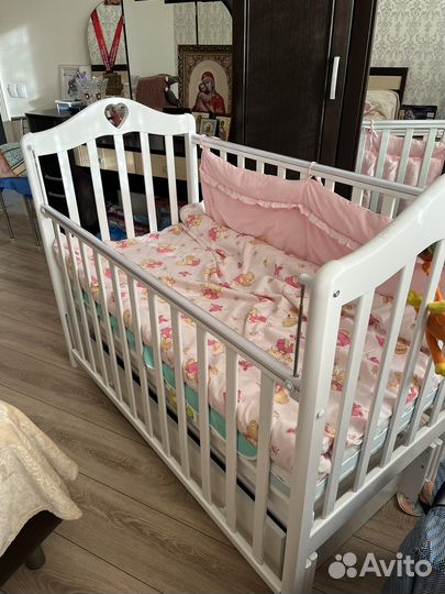 Кроватка с маятником, ортопедическим матрасом