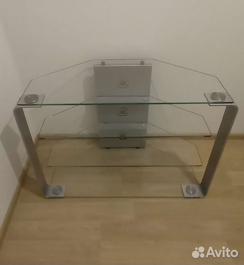 Стеклянный журнальный столик
