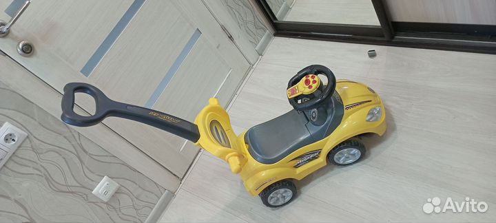 Детский автомобиль каталка