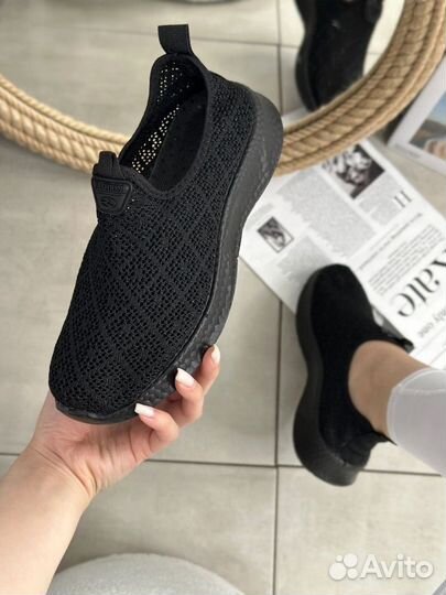 Кроссовки женские