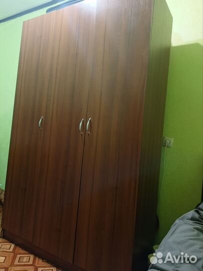 Компьютерный стол и Шкаф