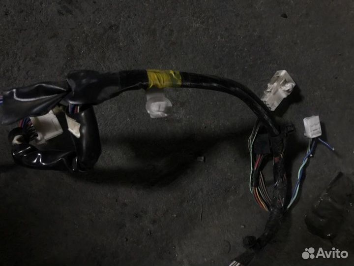 Проводка двери передняя правая Toyota Gaia SXM10