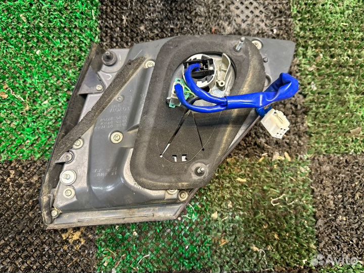 Фонарь в крышку багажника левый Lexus Ls600