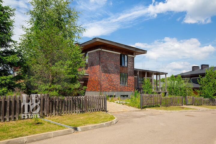 Дом 498 м² на участке 20,7 сот.