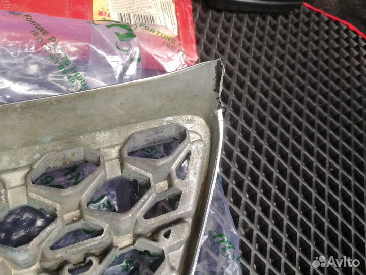 Решетка радиатора тойота королла 120 правый руль