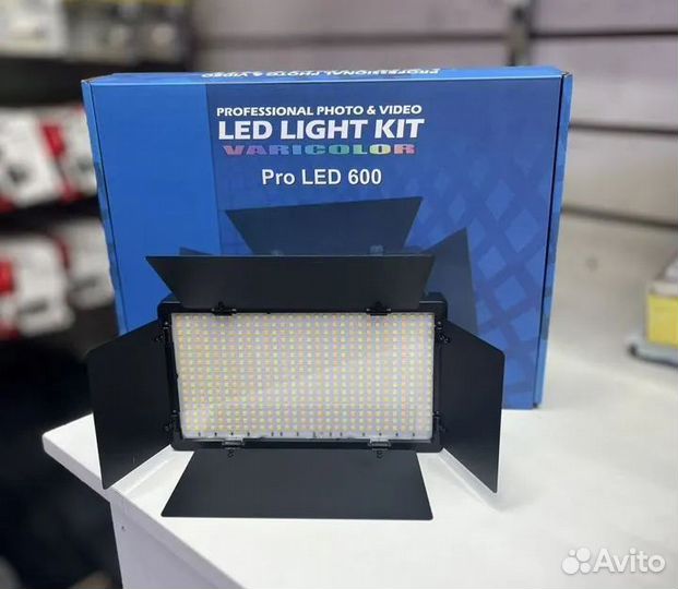 Видеосвет 600 + 2 акб + 2штатива
