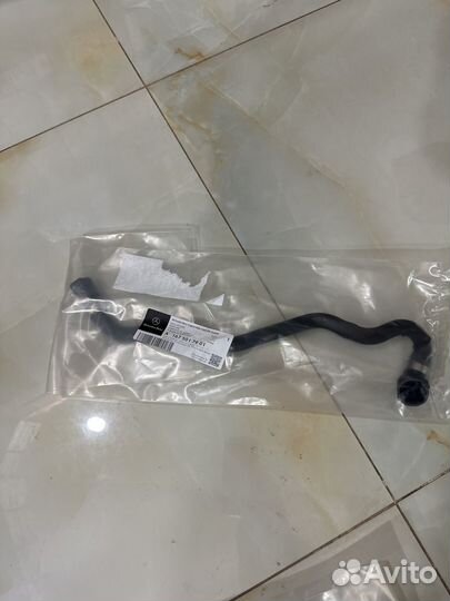 Патрубок системы охлаждения на Mercedes