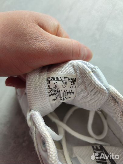 Кроссовки женские