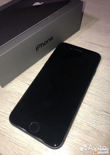 iPhone 8, 64 ГБ