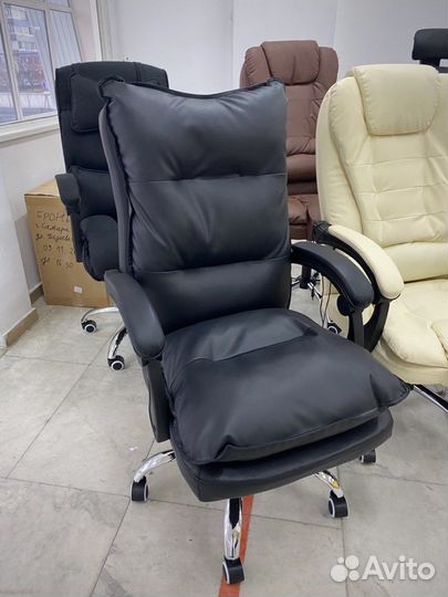 Офисное кресло/стул с подножкой