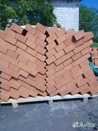 Кирпич красный