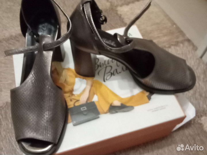 Босоножки женские