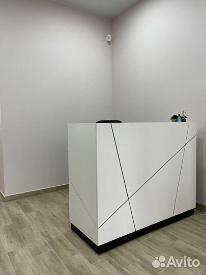 Стойки ресепшн