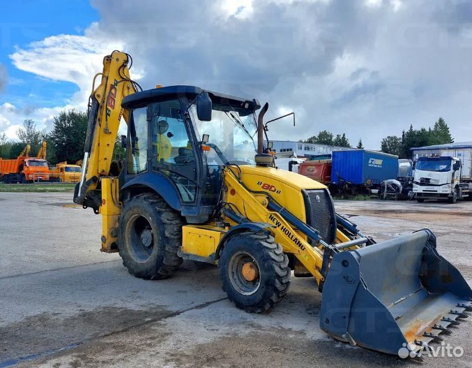 Заднее закаленное стекло New Holland B80