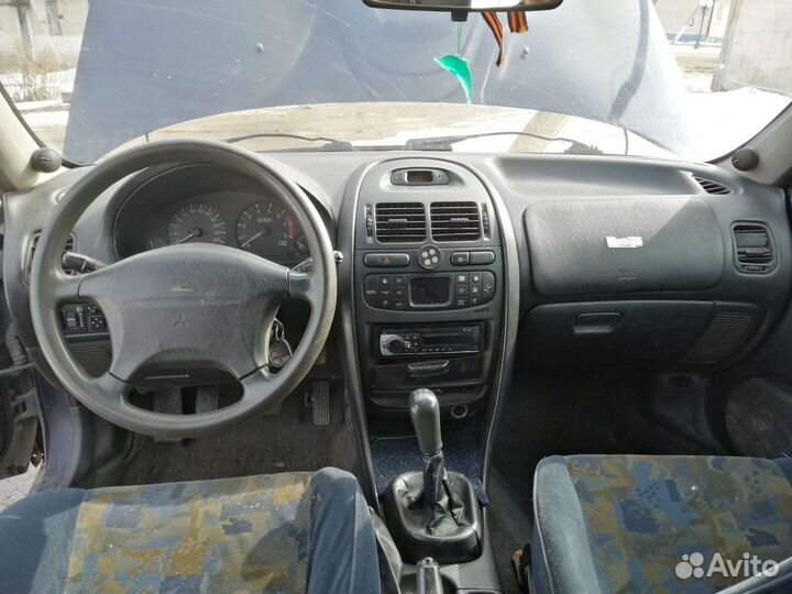 Дверь Митсубиси Каризма