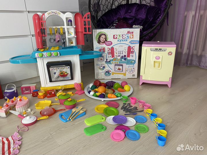 Детская кухня + холодильник + все атрибуты
