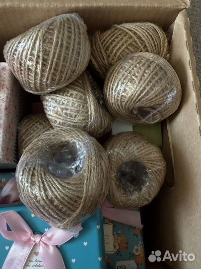 Подарочные пакеты и коробки