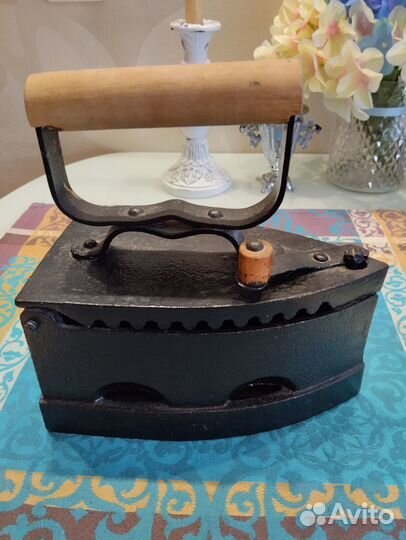 Утюг угольный чугунный