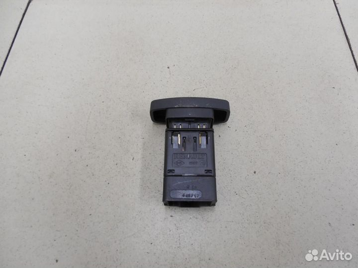 Кнопка аварийной сигнализации Duster 2012