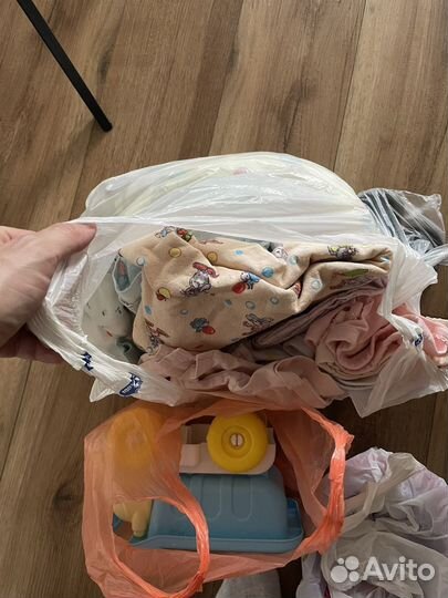 Коробка с детскими вещами бесплатно