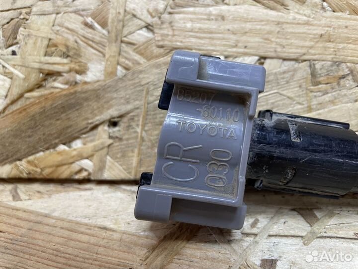 Форсунка омывателя фары правая Toyota Land Cruiser