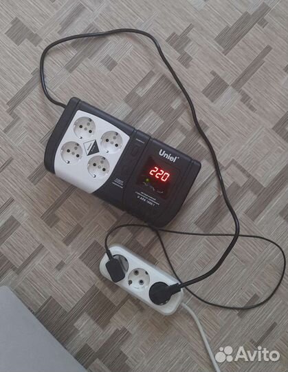 Стабилизатор Uniel 1500/1