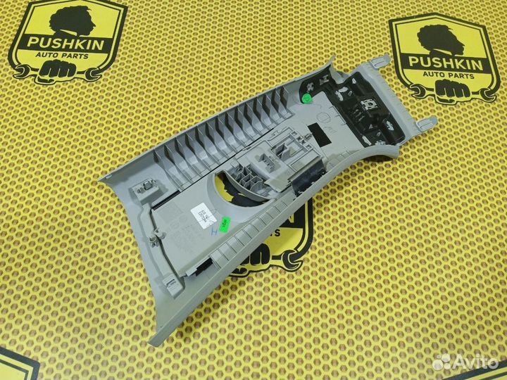 Обшивка стойки центральной верхняя правая