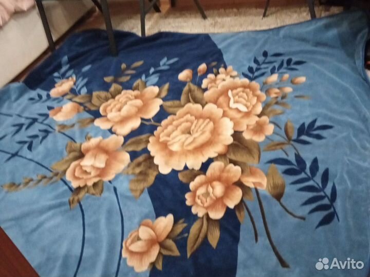 Пледы и покрывало бу