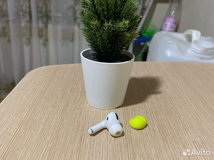 Левый наушник airpods pro (1st generation)