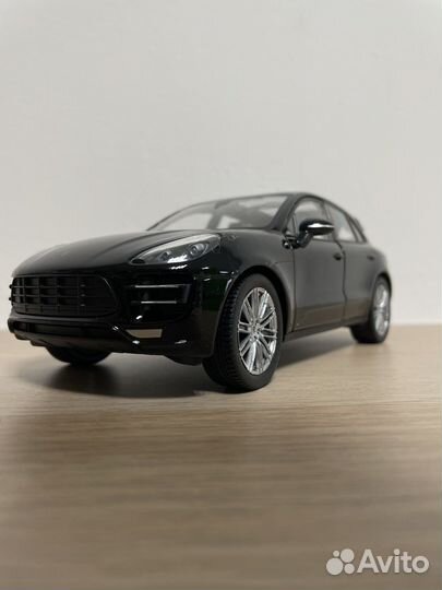 Porsche macan модель коллекционная 1:24