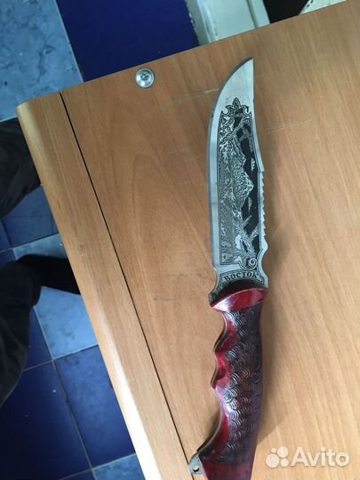 Нож с гравировкой
