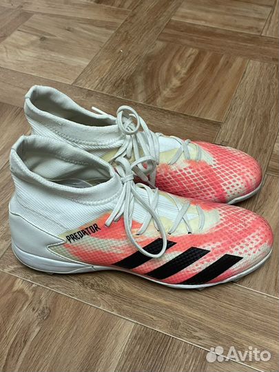 Футбольные бутсы adidas predator