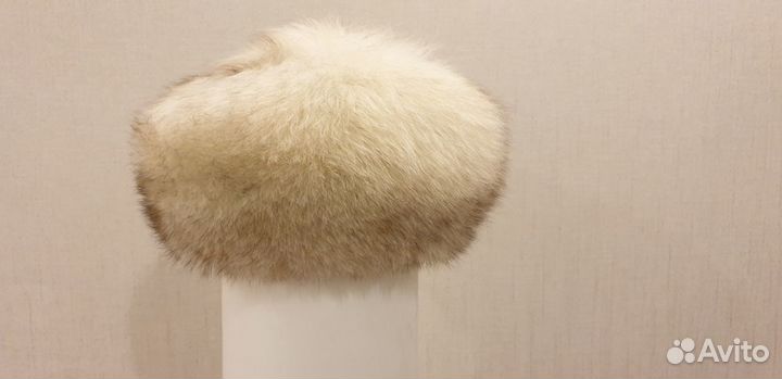 Женские меховые шапки (песец, норка, каракуль)