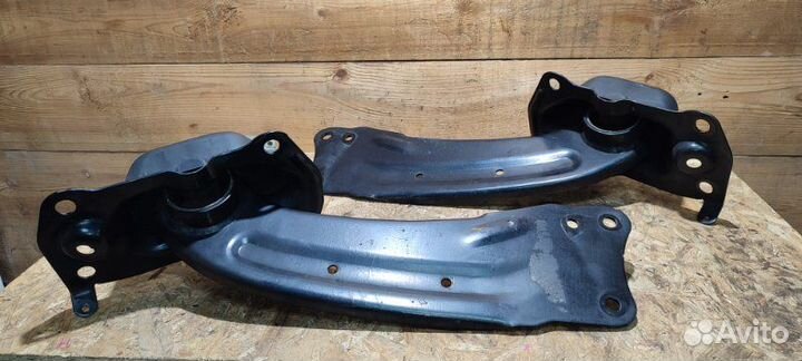 Рычаг подвески нижний задний Volkswagen Passat B7