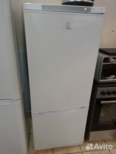 Холодильник б/у Indesit SB 15040