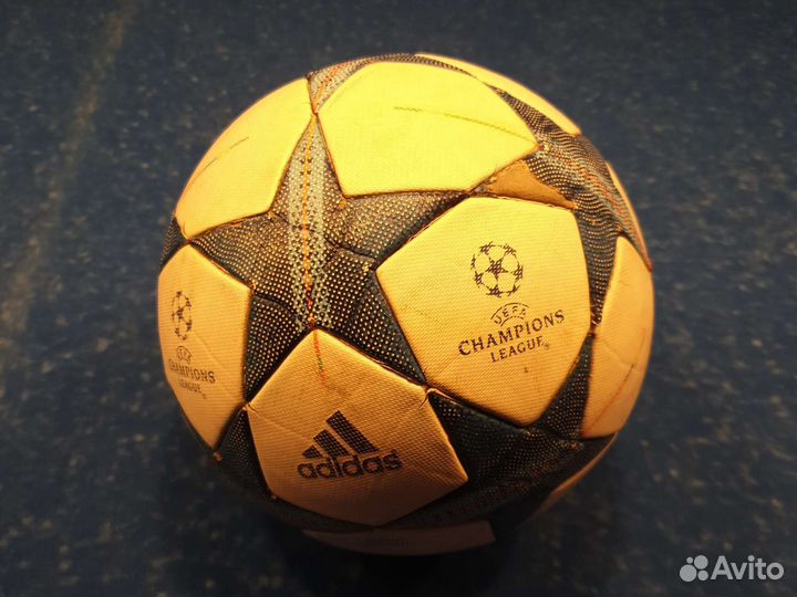 Футбольный мяч adidas лига чемпионов