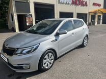 Kia Rio 1.6 AT, 2017, 146 600 км, с пробегом, цена 900 000 руб.