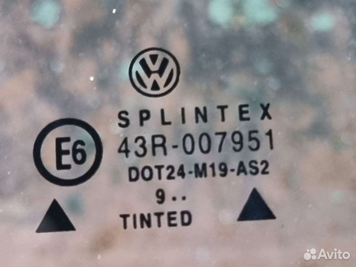 Стекло передней правой двери Гольф 4