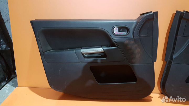 Обшивка передней двери на Ford Fusion