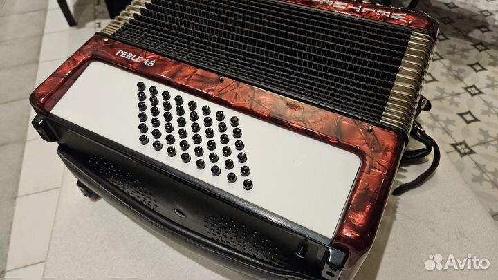 Аккордеон Weltmeister 1/2 Perle 48