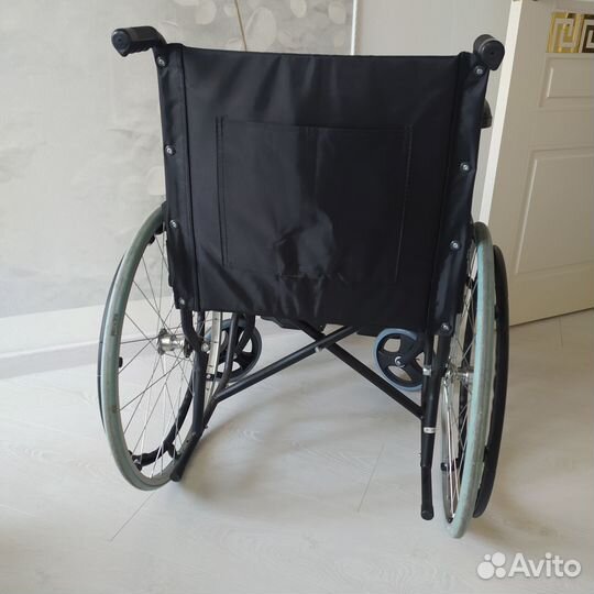 Инвалидная коляска (почти новая)