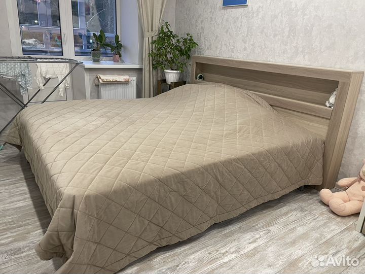 Трехместная кровать