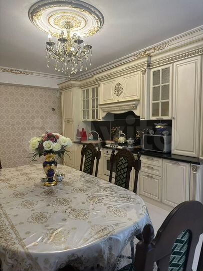 3-к. квартира, 121 м², 4/8 эт.